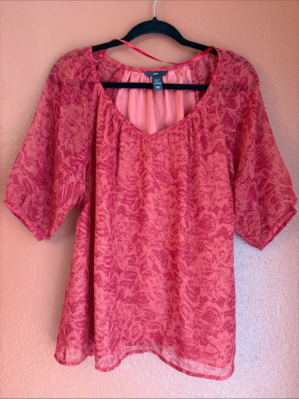 H&M Rust Patterned V-Neck Short Sleeve Blouse